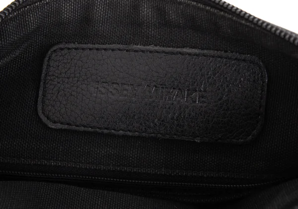 ISSEY MIYAKE Leather Clutch Bag K-171938_019