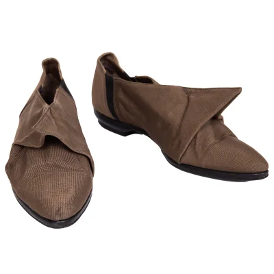 ISSEY MIYAKE Tuck Pointed Toe Pumps