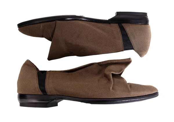 ISSEY MIYAKE Tuck Pointed Toe Pumps K-171945_003