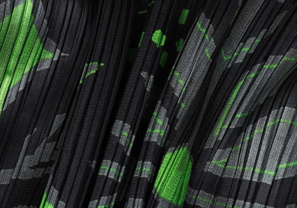 PLEATS PLEASE Geometric Print High-neck Top K-172509_013