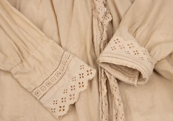 tricot COMME des GARCONS Dyed Lace Embroidery Pintuck Blouse K-172560_008