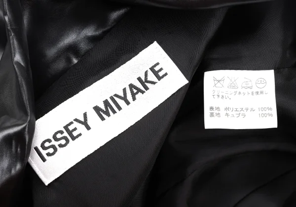 ISSEY MIYAKE Poly Tuck Shiny Sleeveless Shawl Collar Coat K-172669_013