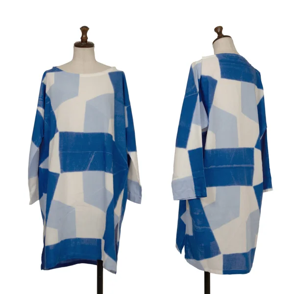 ISSEY MIYAKE 132 5. Geometric Dyed Flat Design Dress Blue,White 2 K-172819_001