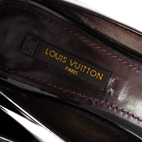 Louis Vuitton Metal Logo Design Heel Pumps K-172883_016