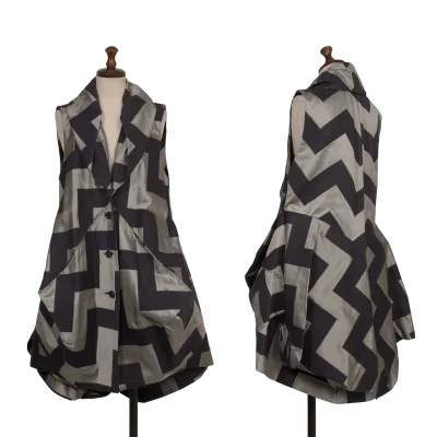 ISSEY MIYAKE Zigzag Geometric Sleeveless Jacket