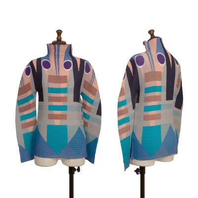 ISSEY MIYAKE me Stretch Pleated Shrimp Print Top