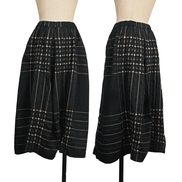ISSEY MIYAKE HaaT Silk Cotton Line Tuck Skirt Black,Ivory 3 K-173816_001