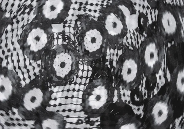 ISSEY MIYAKE Blurred Graphic Print V-Neck Tunic K-174032_009