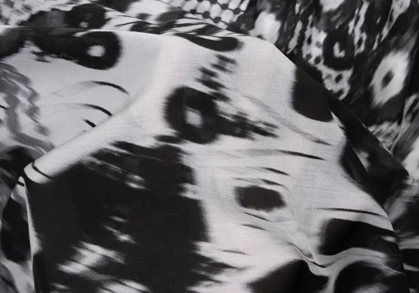 ISSEY MIYAKE Blurred Graphic Print V-Neck Tunic K-174032_011