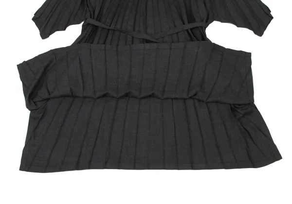 ISSEY MIYAKE me Poly Wool Square Neck Pleated Dress K-174440_009