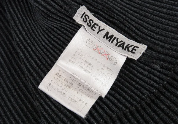 ISSEY MIYAKE Pleats Vest K-174448_011