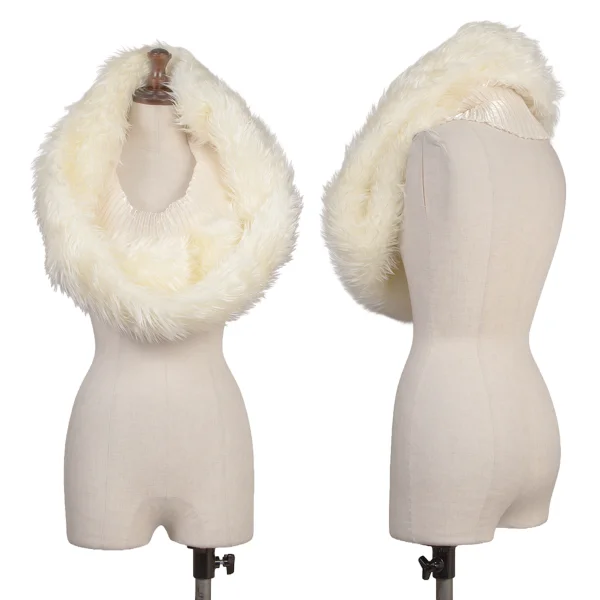 ISSEY MIYAKE Pleats Switching Faux Fur Snood Ivory  K-175042_001