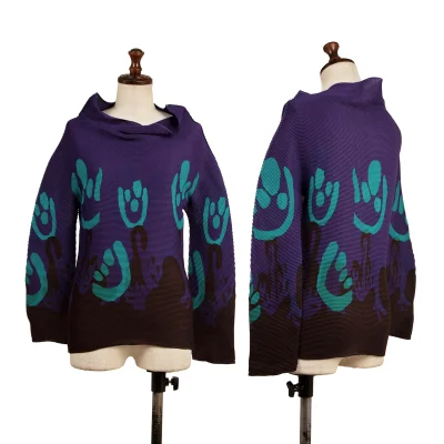 ISSEY MIYAKE me Graphic Print Wide High-neck Stretch Pleated Top