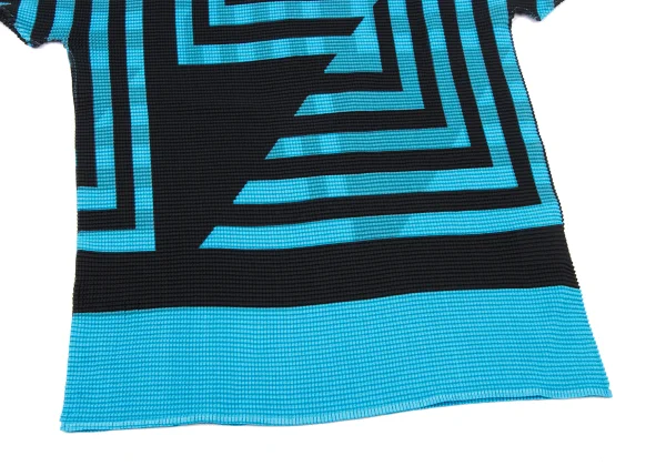 ISSEY MIYAKE me Graphic Print Stretch Pleated T-shirt K-175069_006