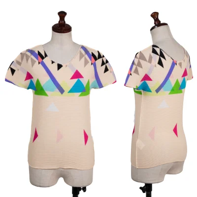 ISSEY MIYAKE me Geometric Printed Stretch Pleats T Shirt