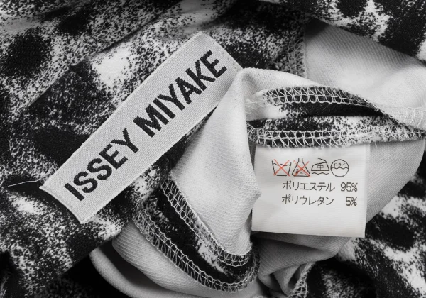 ISSEY MIYAKE Poly Stretch Graphic Jacket K-175401_017