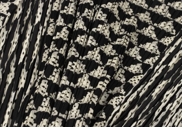 PLEATS PLEASE Geometric Print T-shirt K-175544_009