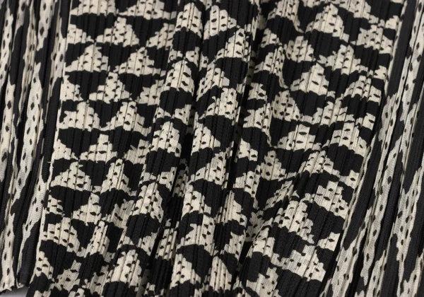 PLEATS PLEASE Geometric Print Top K-175545_010