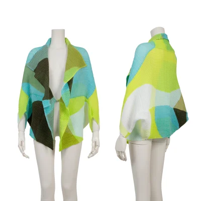 ISSEY MIYAKE Graphic Print Stretch Pleated Bolero Cardigan