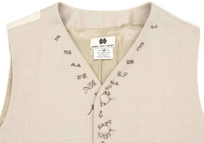 ドリスヴァンノッテンDRIES VAN NOTEN 文字刺繍ベスト