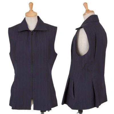 【SALE】イッセイミヤケISSEY MIYAKEポリエステルキルトジップノースリーブ 紺