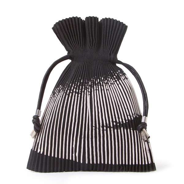 イッセイミヤケISSEY MIYAKE プリーツミニ巾着 黒白M位 | DC