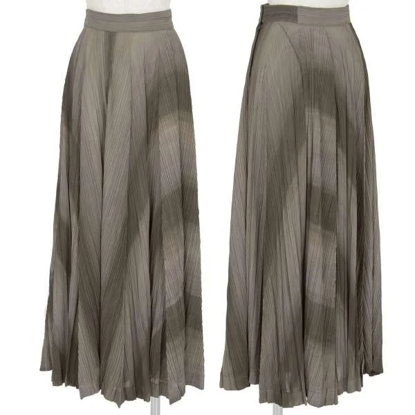 イッセイミヤケISSEY MIYAKE 総プリーツボーダープリントフレアスカート