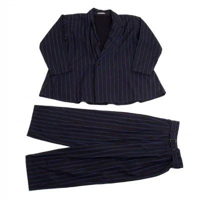イッセイミヤケ メンISSEY MIYAKEMEN アシンメトリーラペルストライプセットアップスーツ 紺青