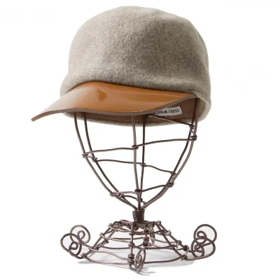 イッセイミヤケ メンISSEY MIYAKE MEN つばレザーフェルトキャップ ベージュ