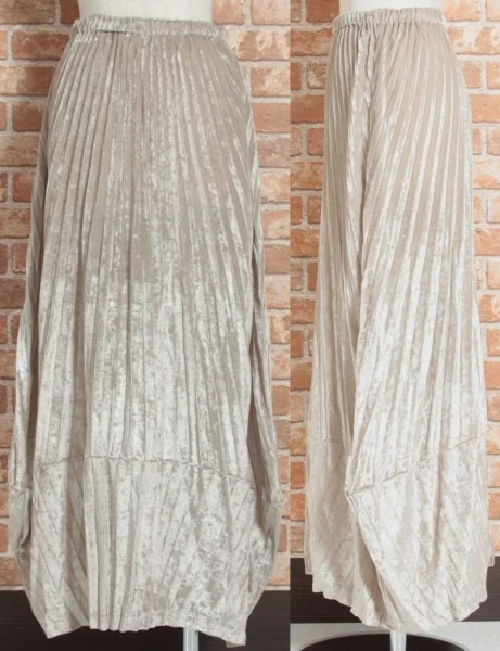 ISSEY MIYAKE Pleated velor skirt Beige 3 K-3174_001