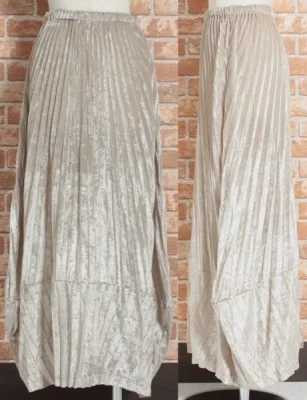 ISSEY MIYAKE Pleated velor skirt