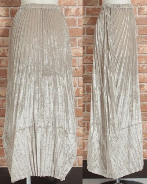 ISSEY MIYAKE Pleated velor skirt K-3174_002