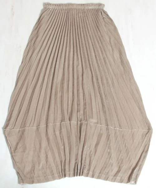 ISSEY MIYAKE Pleated velor skirt K-3174_003