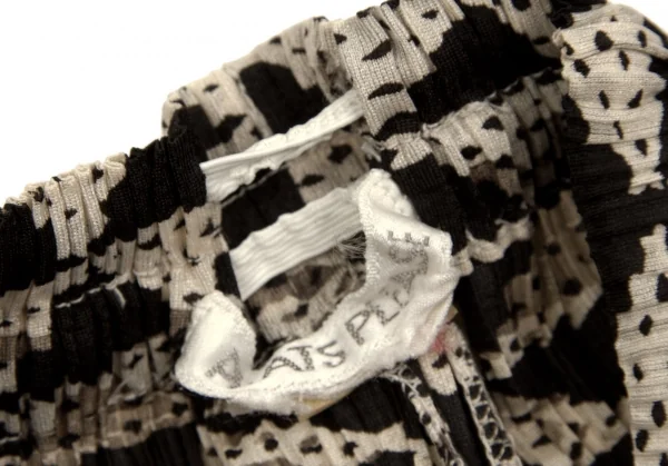 PLEATS PLEASE Pleated Triangle Print Pants K-49889_004