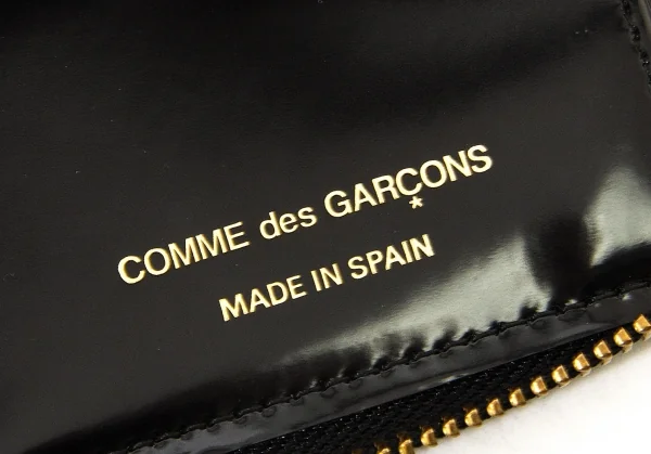 コムデギャルソンCOMME des GARCONS ドット型押しエナメルレザー長財布