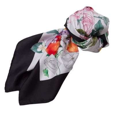 新品!グッチGUCCI フルーツ柄スカーフ 黒オフオレンジ緑他