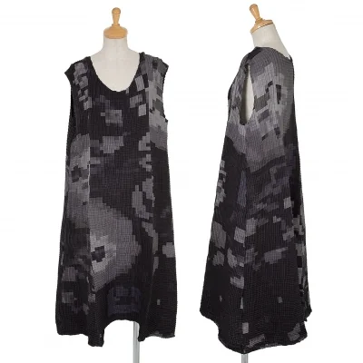 イッセイミヤケISSEY MIYAKE ピクセルプリントボックスプリーツノースリーブワンピース 濃淡グレー他