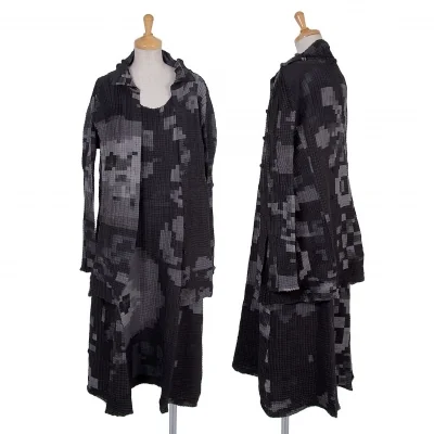 イッセイミヤケISSEY MIYAKE ピクセルプリントボックスプリーツアンサンブル 濃淡グレー他