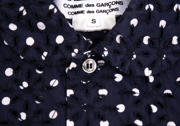 【SALE】コムコム コムデギャルソンCOMME des GARCONS ドットプリントエンブロイダリーレースラウンドカラーシャツ 紺白S K-65852_007