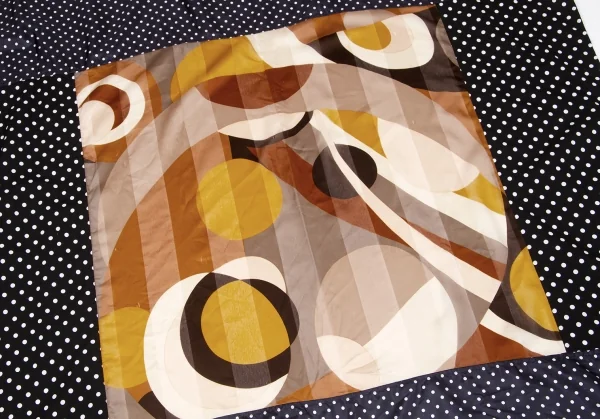 【SALE】コムデギャルソンCOMME des GARCONS ヴィンテージ幾何学切替ドットスカーフ 紺黒カラシ他 K-66297_002