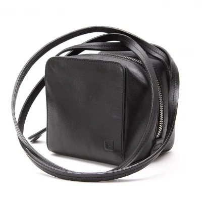 バリーBALLY レザーキューブショルダーミニバッグ