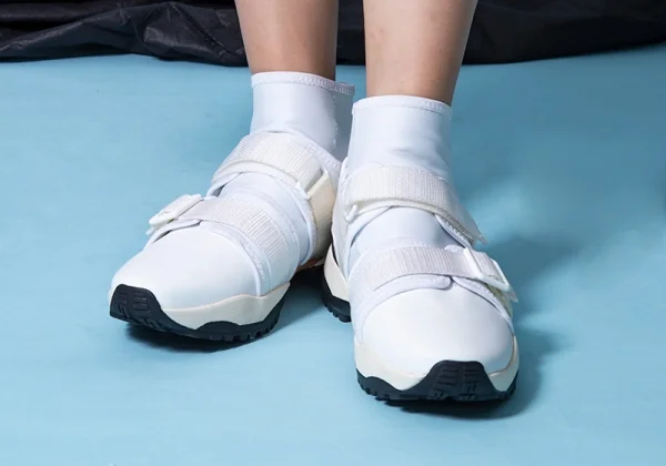 カヨ ナカムラ バイ ワイズKAYO NAKAMURA by Y's ベルクロネオプレーンンスニーカー 4 白4（23位） K-69960_017