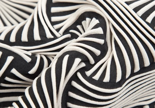 ISSEY MIYAKE Emboss Design Sleeveless Dress K-70073_012