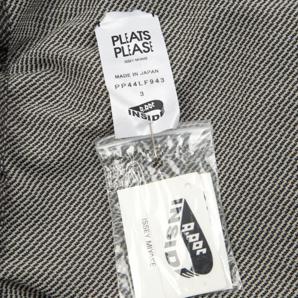 プリーツプリーズ エーポックPLEATS PLEASE A-POC 斜め縞ひだ付きワイドパンツ グレー3 K-70753_014