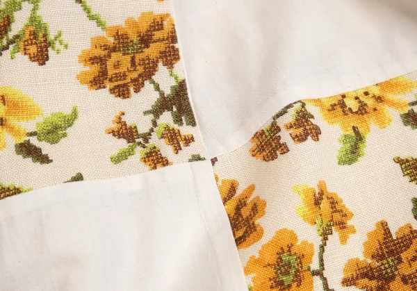 トリココムデギャルソンtricot COMME des GARCONS クロスステッチフラワープリントパッチワークスカート 黄生成りS K-70841_012