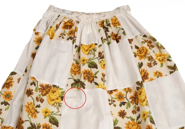 トリココムデギャルソンtricot COMME des GARCONS クロスステッチフラワープリントパッチワークスカート 黄生成りS K-70841_003