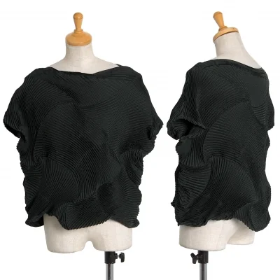 イッセイミヤケISSEY MIYAKE デザインプリーツフレンチスリーブトップス モスグリーン