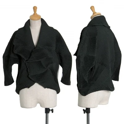 イッセイミヤケISSEY MIYAKE デザインプリーツ七分袖ダブルショートジャケット モスグリーン