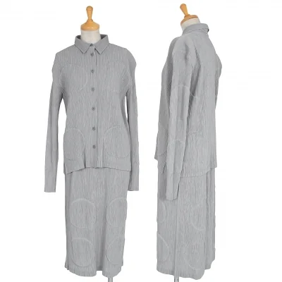 イッセイミヤケ ホワイトレーベルISSEY MIYAKE WHITELABEL サークルエンボスプリーツセットアップ グレー