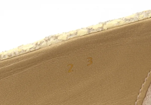 トリココムデギャルソンtricot COMME des GARCONS クラックプリントレザーメダリオンフラットシューズ ベージュ黒23 K-74360_015